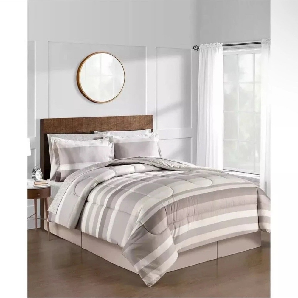 Farfield Square Collection Austin 8 Pc Reversible Comforter And Bed Enemble